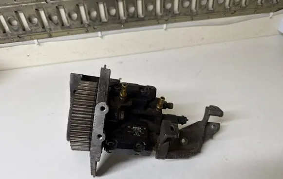 Renault Scenic II - Grand scenic II Fuel injection high pressure pump 7700111010 172522 0445010018
