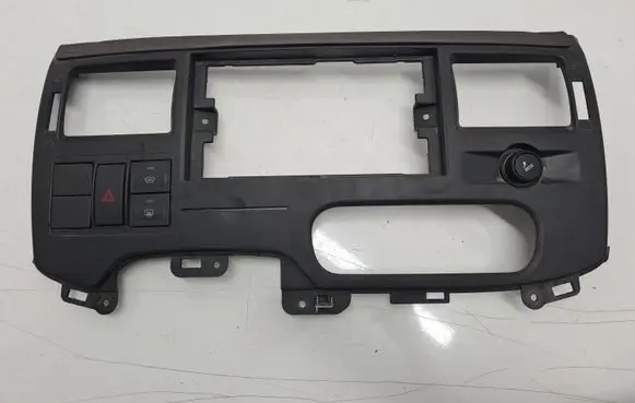 Radio/GPS head unit trim