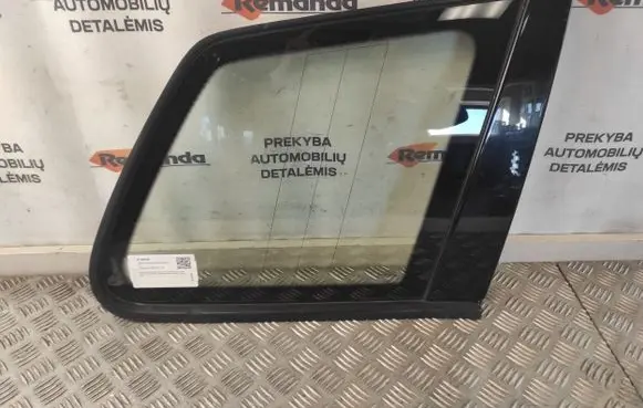 Volkswagen Touareg I Rear side window 7L6845298