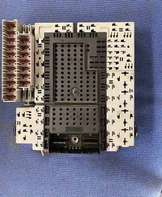 Volvo V70 Fuse box set 8645411 8645410