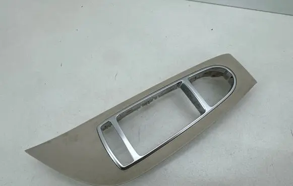 Mercedes-Benz CLS C257 Front door window switch trim A2577272900
