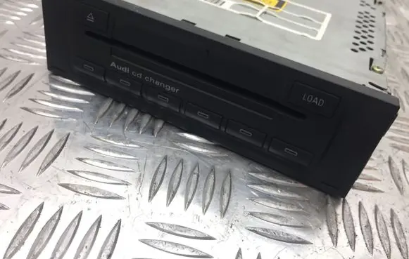 Audi A4 S4 B6 8E 8H CD/DVD changer 8E0035111