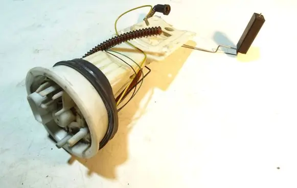 Audi A4 S4 B7 8E 8H Fuel injection high pressure pump 8E0919051L