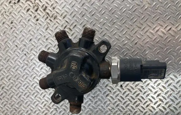 Ford Focus Fuel main line pipe R9144Z020C