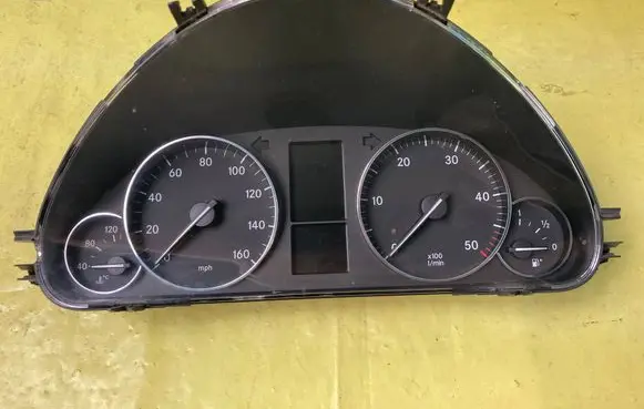 Mercedes-Benz C W203 Speedometer (instrument cluster) A2035409447 2035409447