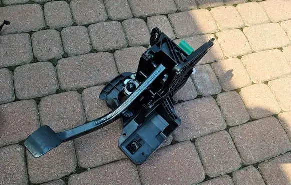 Opel Insignia B Brake pedal bracket assembly 84806005
