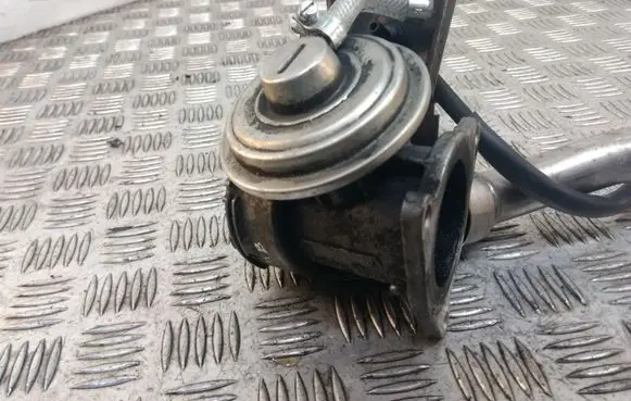 Mercedes-Benz C W203 EGR valve A611090075A