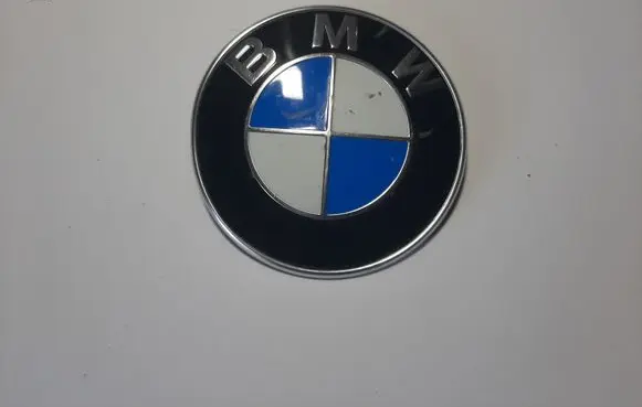Manufacturer badge logo/emblem