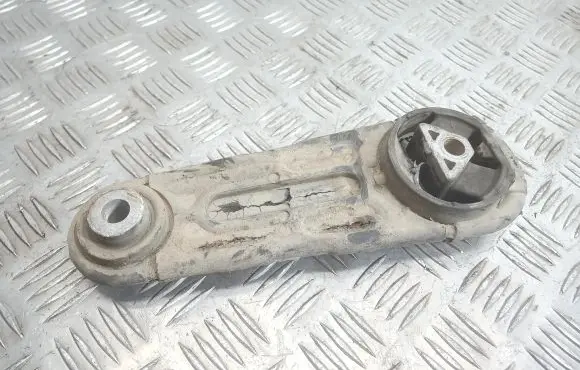 Nissan Micra Engine mount bracket