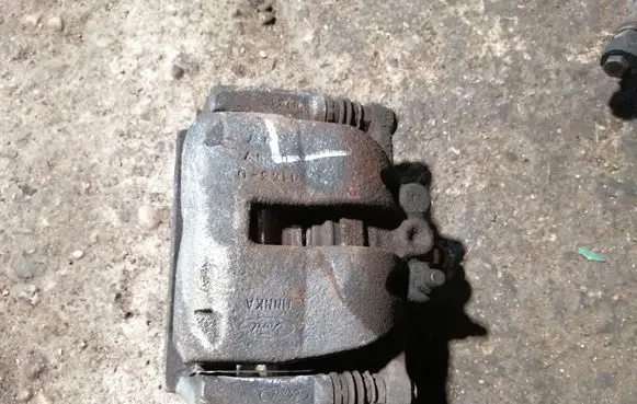 Ford B-MAX Front brake caliper