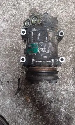 Renault Laguna I Air conditioning (A/C) compressor (pump) 7700859676