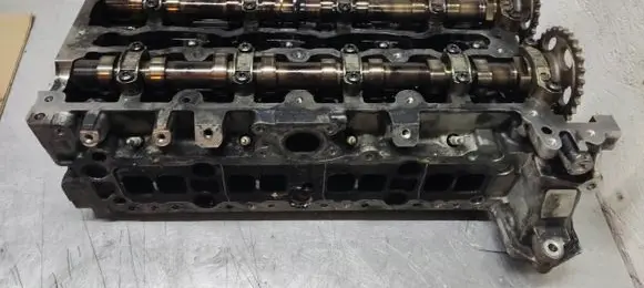 Mercedes-Benz E W212 Engine head R651018