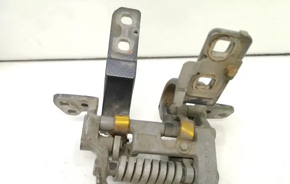 BMW 5 E60 E61 Tailgate/trunk/boot hinge 7061384