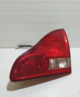 Toyota Avensis Verso Tailgate rear/tail lights E137654 7654 441