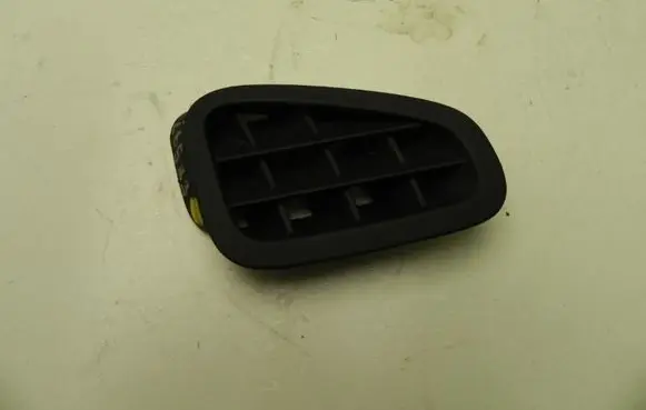 Rear air vent grill