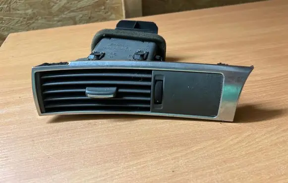 Audi A6 S6 C6 4F Dashboard side air vent grill/cover trim 4F1820901C