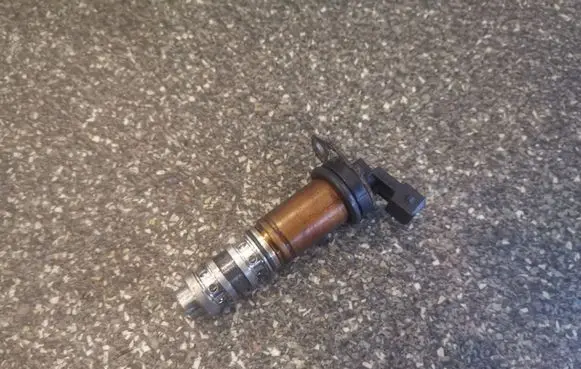 BMW 3 E90 E91 Camshaft vanos timing valve 7584115