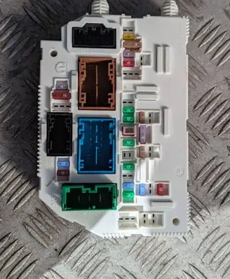 Peugeot 3008 III Central body control module 986850890