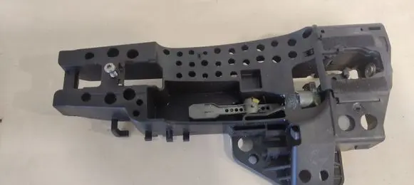 Rear door exterior handle/bracket