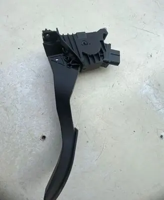 Volkswagen Golf VII Accelerator throttle pedal 5Q1723503F 6PV01062101
