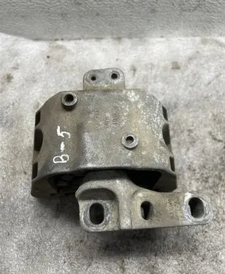 Volkswagen PASSAT B7 USA Engine mount bracket 1J0199262