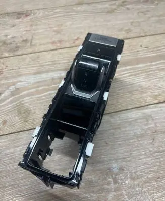 Volkswagen Golf VIII Gear selector/shifter in gearbox 5H0713059R