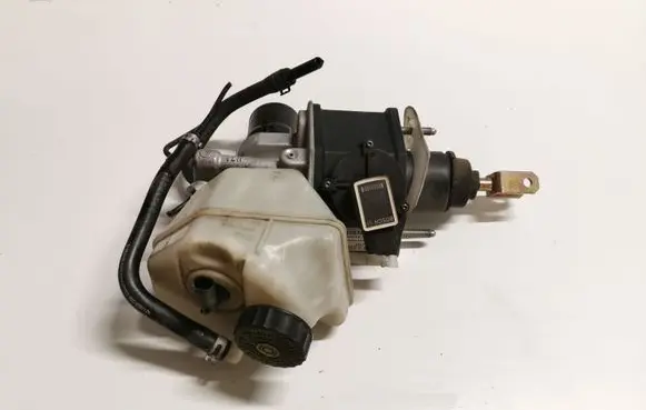 Mercedes-Benz E W211 Master brake cylinder A0004300312