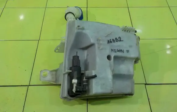 Ford Focus Windshield washer fluid reservoir/tank 16AB2