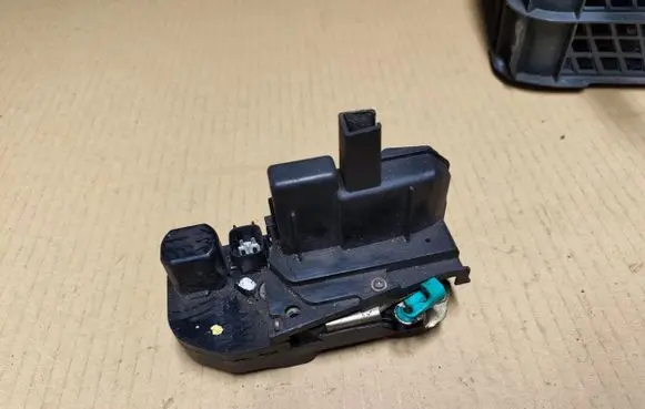 Jeep Grand Cherokee (WJ) Rear door lock