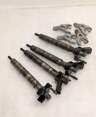 BMW 1 E82 E88 Fuel injectors set 7797877