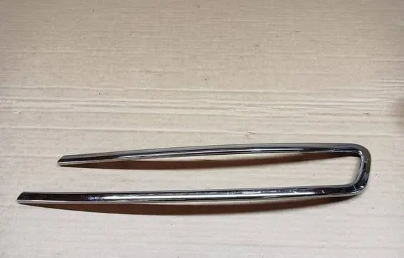 Front bumper splitter molding