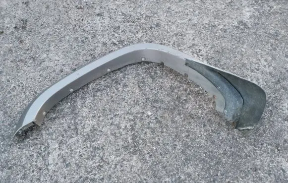Isuzu Trooper Front arch trim 8971351240