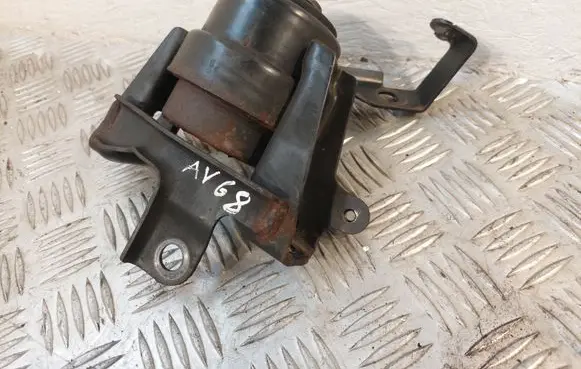 Toyota Avensis T250 Engine mount bracket 123050R010