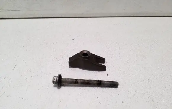 Dodge Nitro Fuel Injector clamp holder 