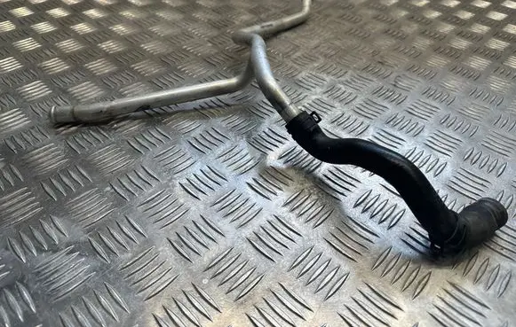Coolant pipe/hose