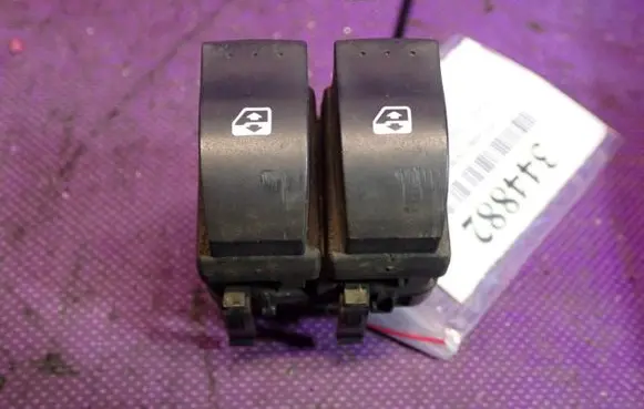 Renault Megane II Quarter vent window switch 