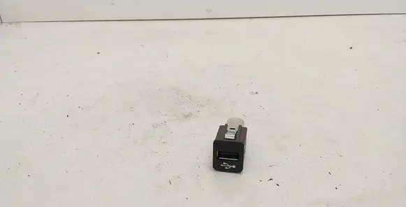 BMW 5 F10 F11 USB socket connector 9237656
