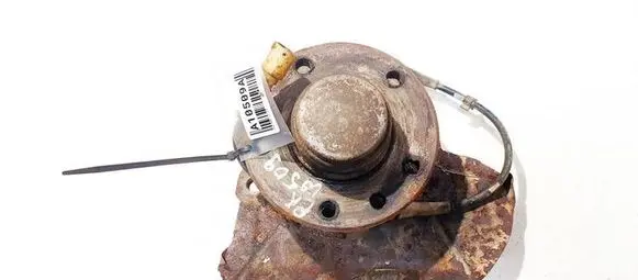 Opel Omega B1 Front wheel hub 
