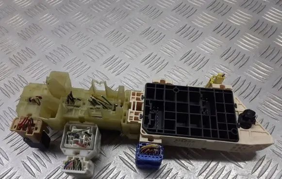 Toyota Corolla E110 Fuse box set 1A29-0020