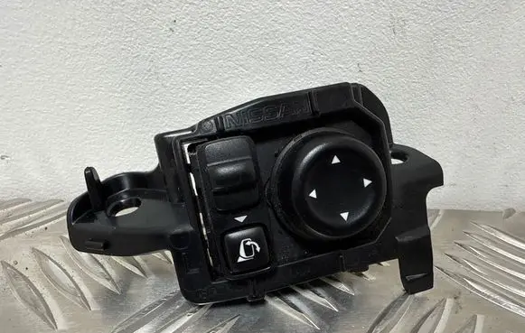 Nissan Qashqai Wing mirror switch 255704EA1B