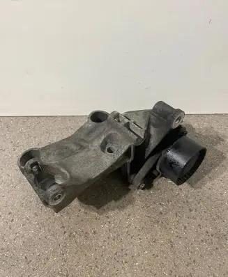 Nissan X-Trail T32 Generator/alternator bracket 117105124R 117505337R