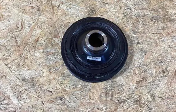 Mercedes-Benz C AMG W205 Crankshaft pulley A2760300203