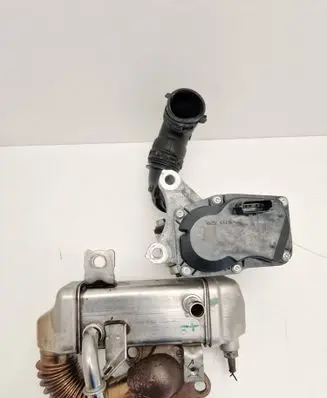 Renault Trafic III (X82) EGR valve cooler 147350678R H8201068965