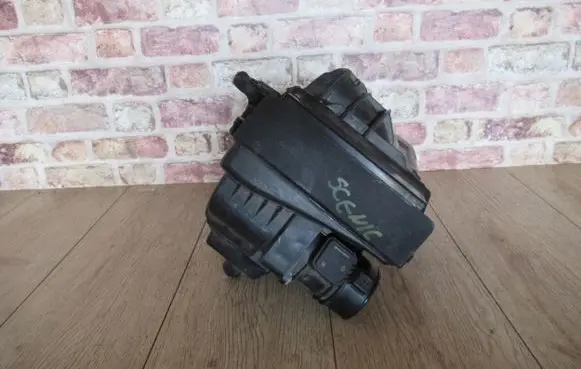 Renault Scenic III - Grand scenic III Air filter box cover 8200947663