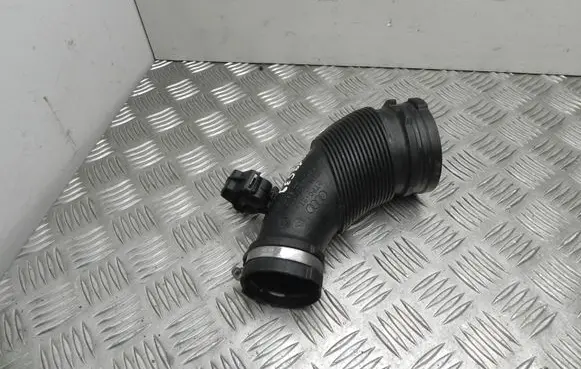 Audi A4 S4 B9 Air intake hose/pipe 04L129661B VD19539