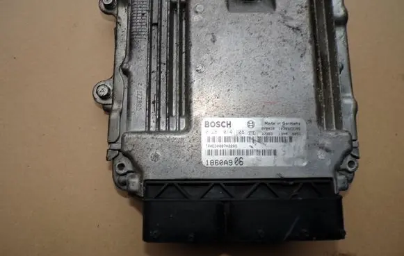 Mitsubishi Outlander Engine control unit/module ECU 0281014108