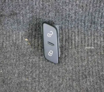 Volkswagen PASSAT B8 Central locking switch button 3AA962126