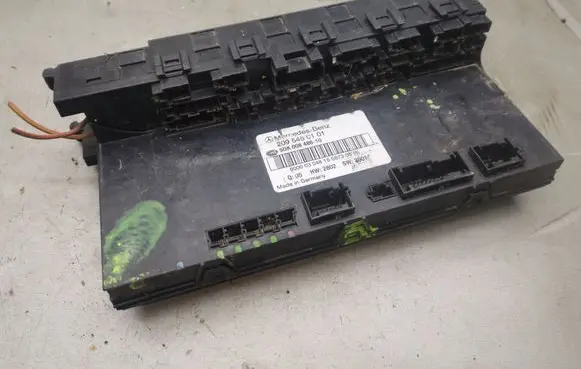 Mercedes-Benz C W203 Fuse module 2095450101