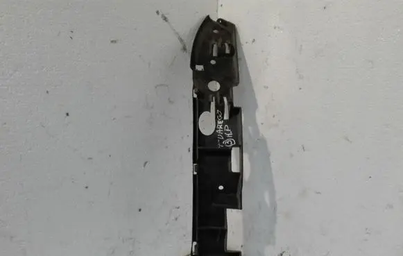 Volkswagen Touareg I Front bumper mounting bracket 7L6807183C