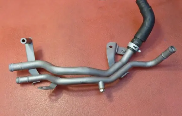 Nissan NP300 Engine coolant pipe/hose